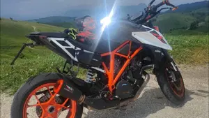 KTM 1290 Super Duke R (2019)  (2)