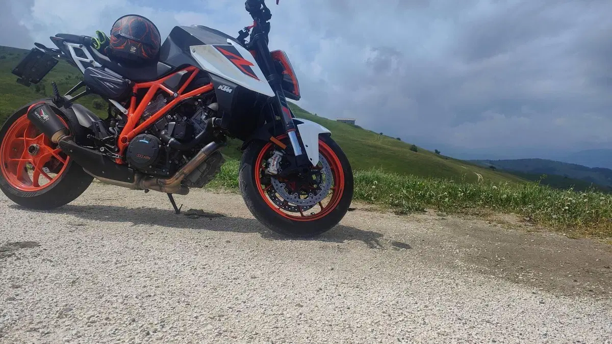 KTM 1290 Super Duke R (2019)  (3)