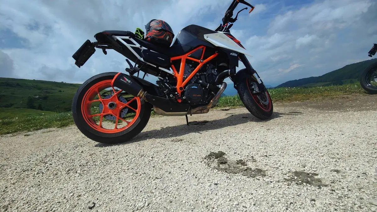 KTM 1290 Super Duke R (2019)  (4)
