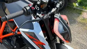KTM 1290 Super Duke R (2019)  (8)