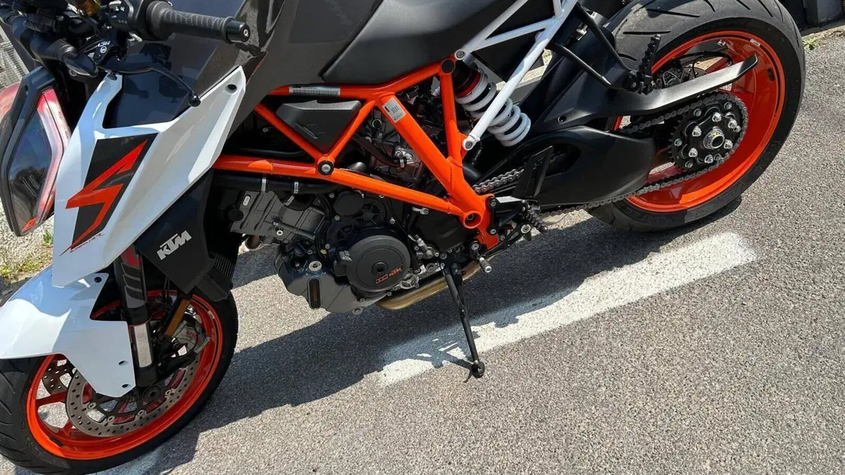 KTM 1290 Super Duke R (2019)  (9)