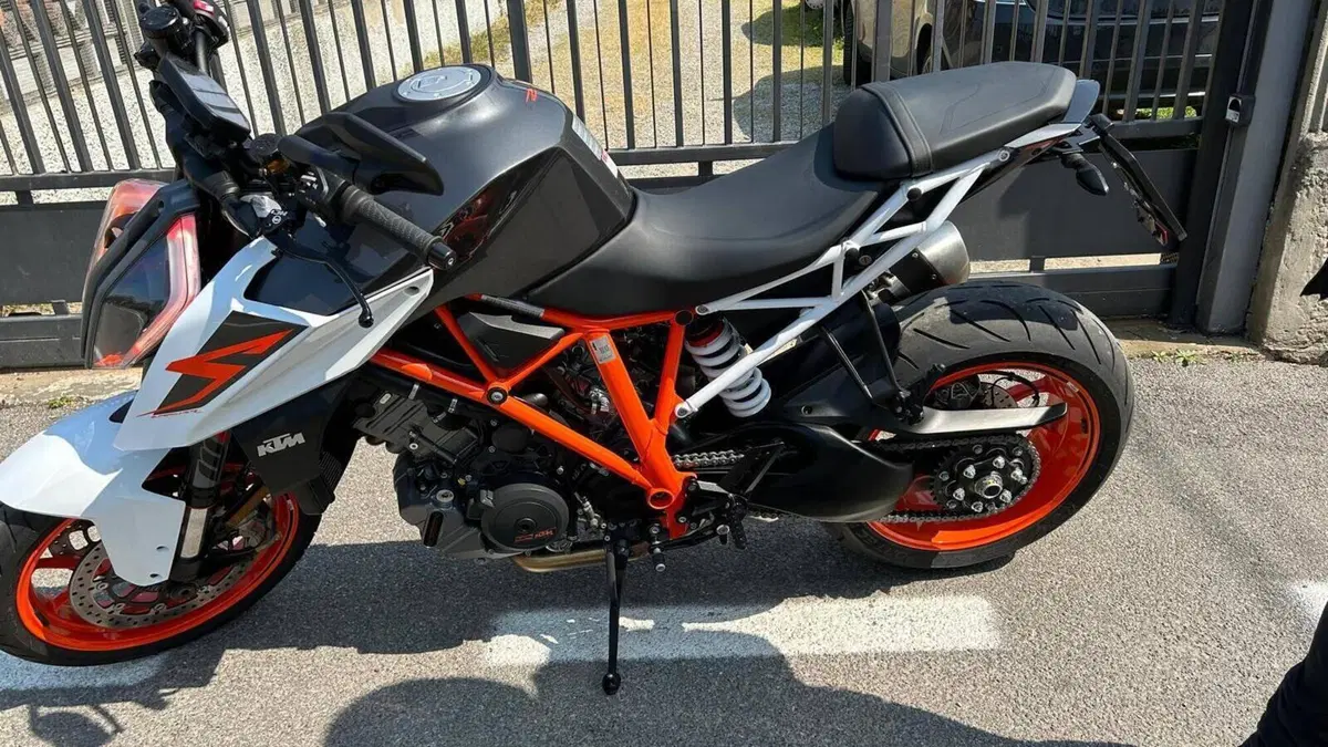 KTM 1290 Super Duke R (2019)  (10)