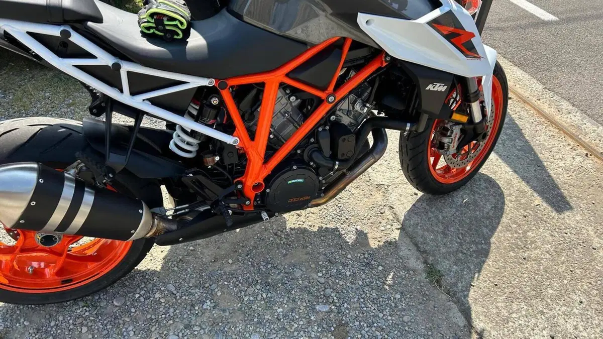 KTM 1290 Super Duke R (2019)  (11)
