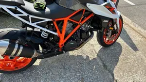KTM 1290 Super Duke R (2019)  (11)