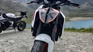 KTM 1290 Super Duke R (2019)  (13)