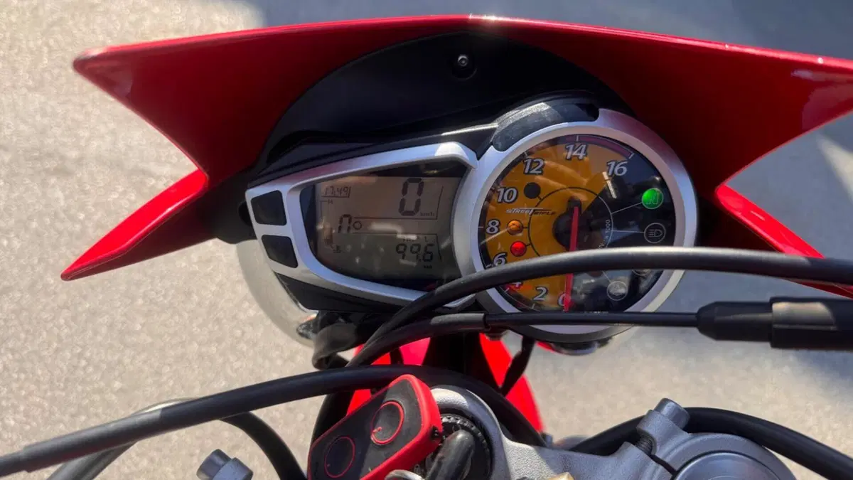 Triumph Street Triple (2007 - 12)  (2)