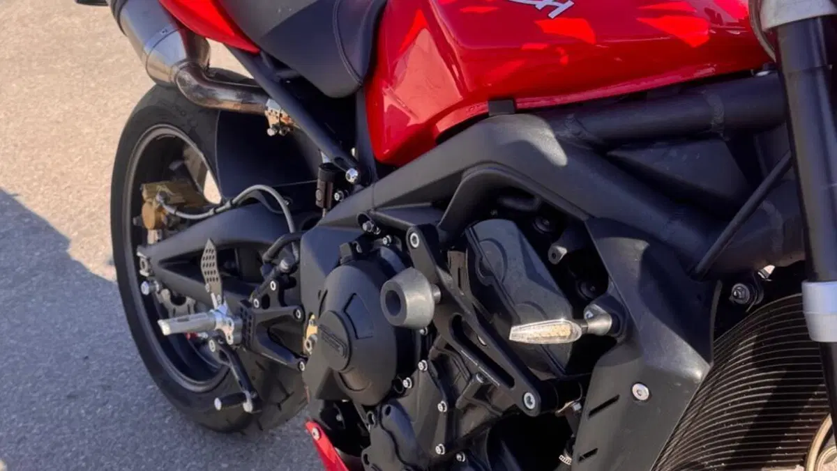 Triumph Street Triple (2007 - 12)  (9)