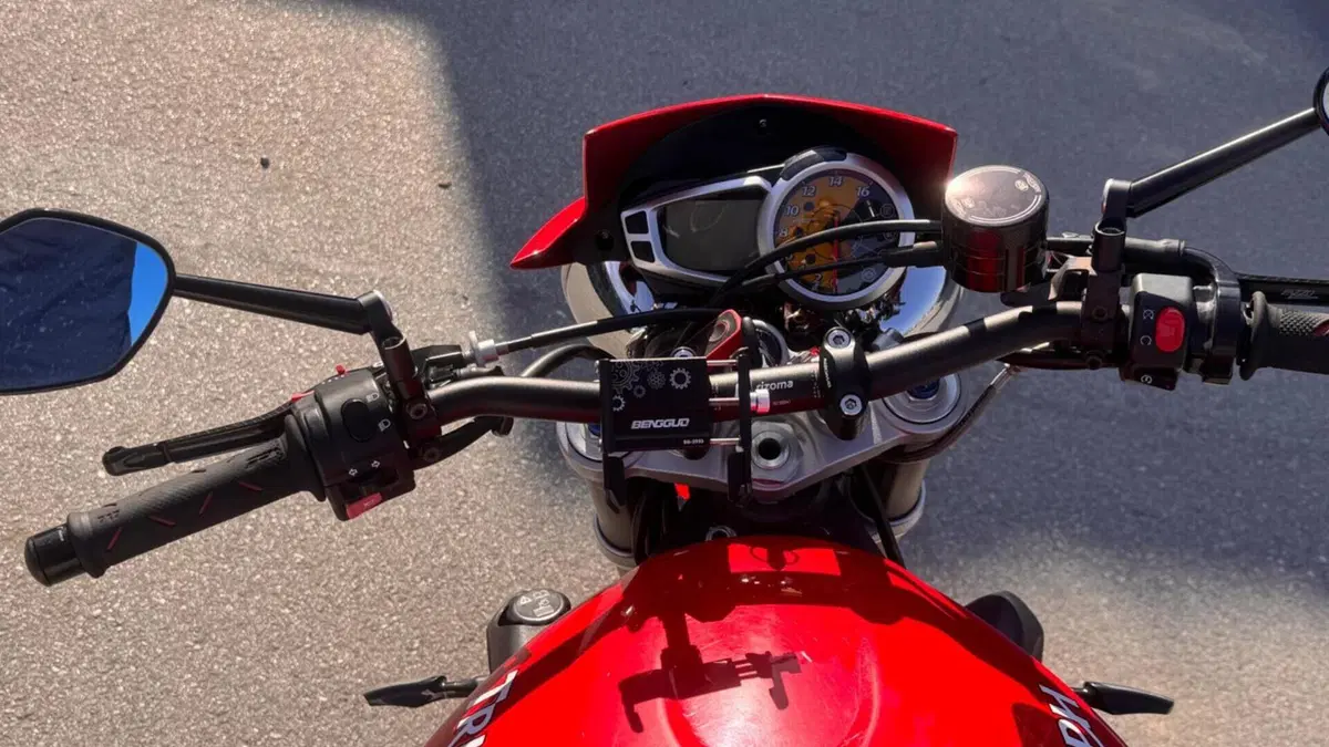 Triumph Street Triple (2007 - 12)  (11)