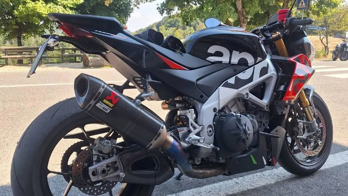 Aprilia Tuono V4 Factory (2021 - 24)  (2)