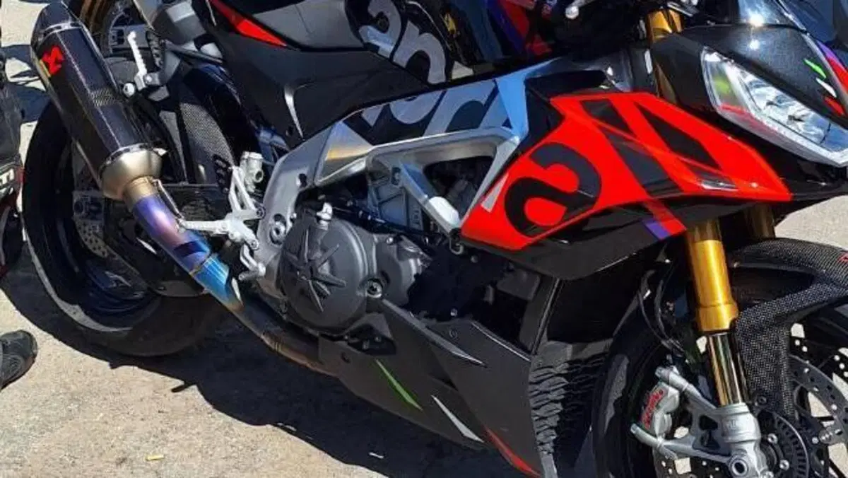 Aprilia Tuono V4 Factory (2021 - 24)  (3)