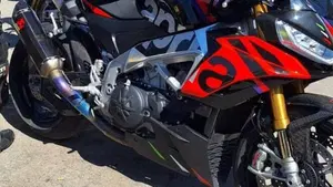 Aprilia Tuono V4 Factory (2021 - 24)  (3)