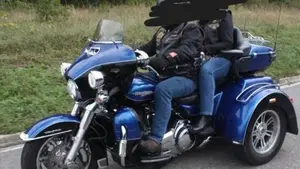 Harley-Davidson 107 Tri Glide Ultra Classic (2014 - 15) - FLHTCUTG  (2)