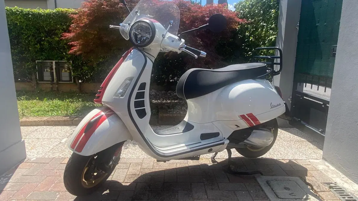 Vespa GTS 300 Super Racing Sixties Hpe (2021 - 22) 