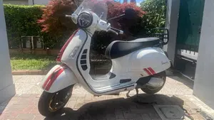 Vespa GTS 300 Super Racing Sixties Hpe (2021 - 22) 