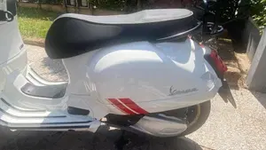 Vespa GTS 300 Super Racing Sixties Hpe (2021 - 22)  (3)