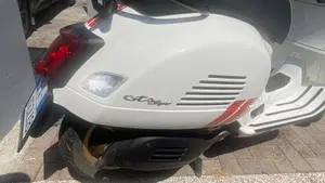 Vespa GTS 300 Super Racing Sixties Hpe (2021 - 22)  (5)