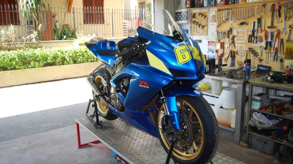 Suzuki GSX R 750 (2008 - 10)  (2)