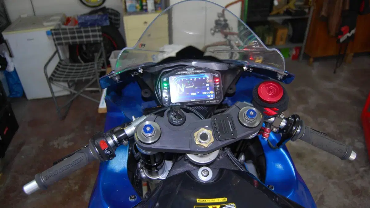 Suzuki GSX R 750 (2008 - 10)  (6)
