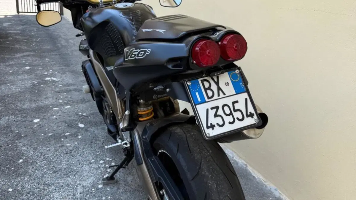 Aprilia Tuono 1000 R (2004 - 05)  (5)