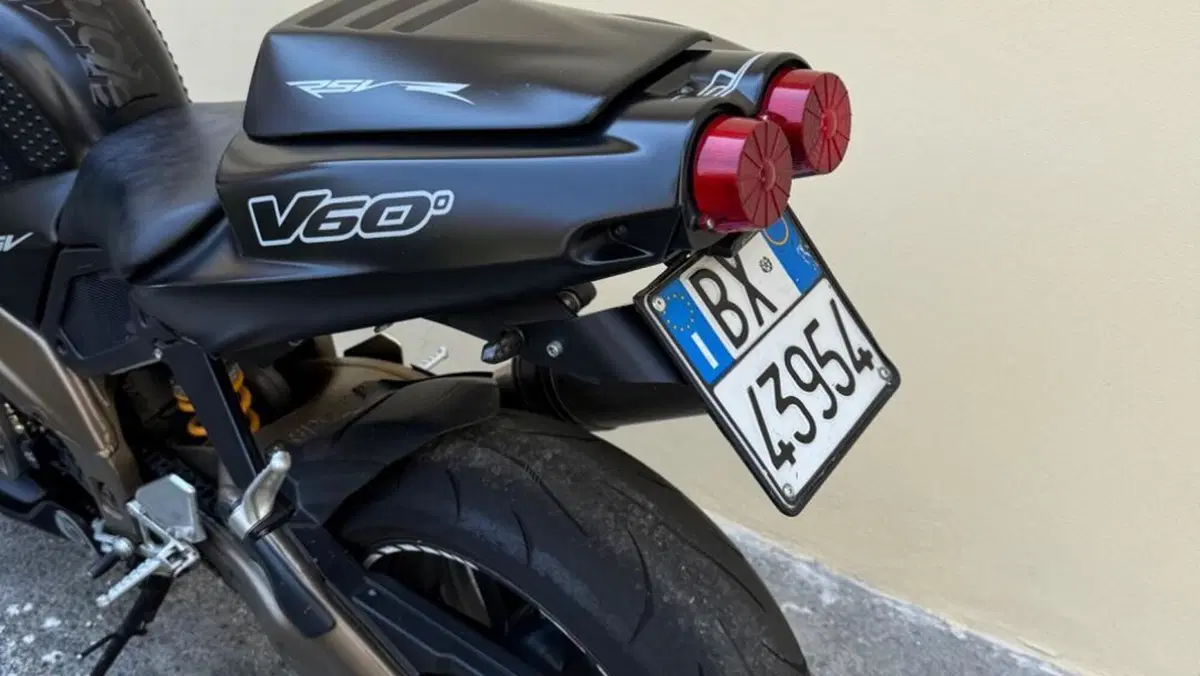Aprilia Tuono 1000 R (2004 - 05)  (8)