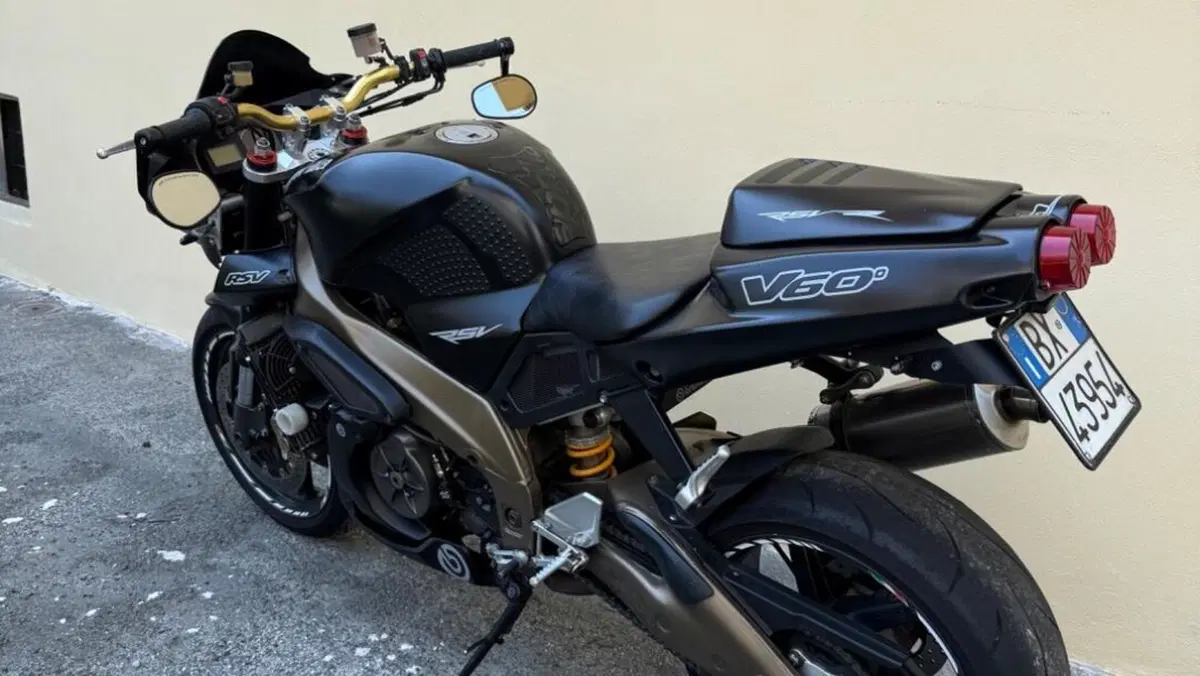 Aprilia Tuono 1000 R (2004 - 05)  (9)