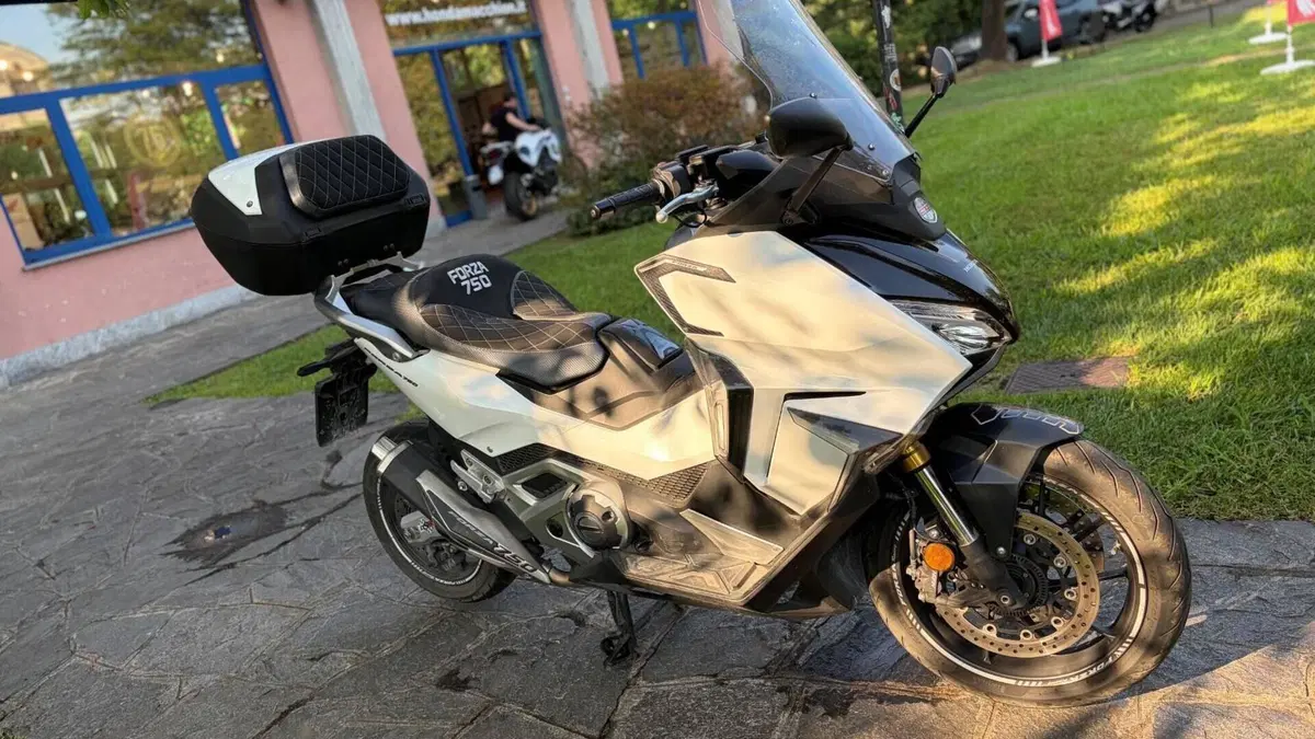 Honda Forza 750 DCT Urban (2021 - 24)  (2)