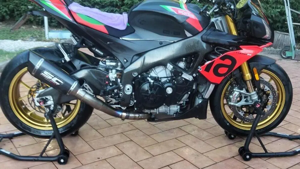 Aprilia Tuono V4 Factory (2019 - 20) 