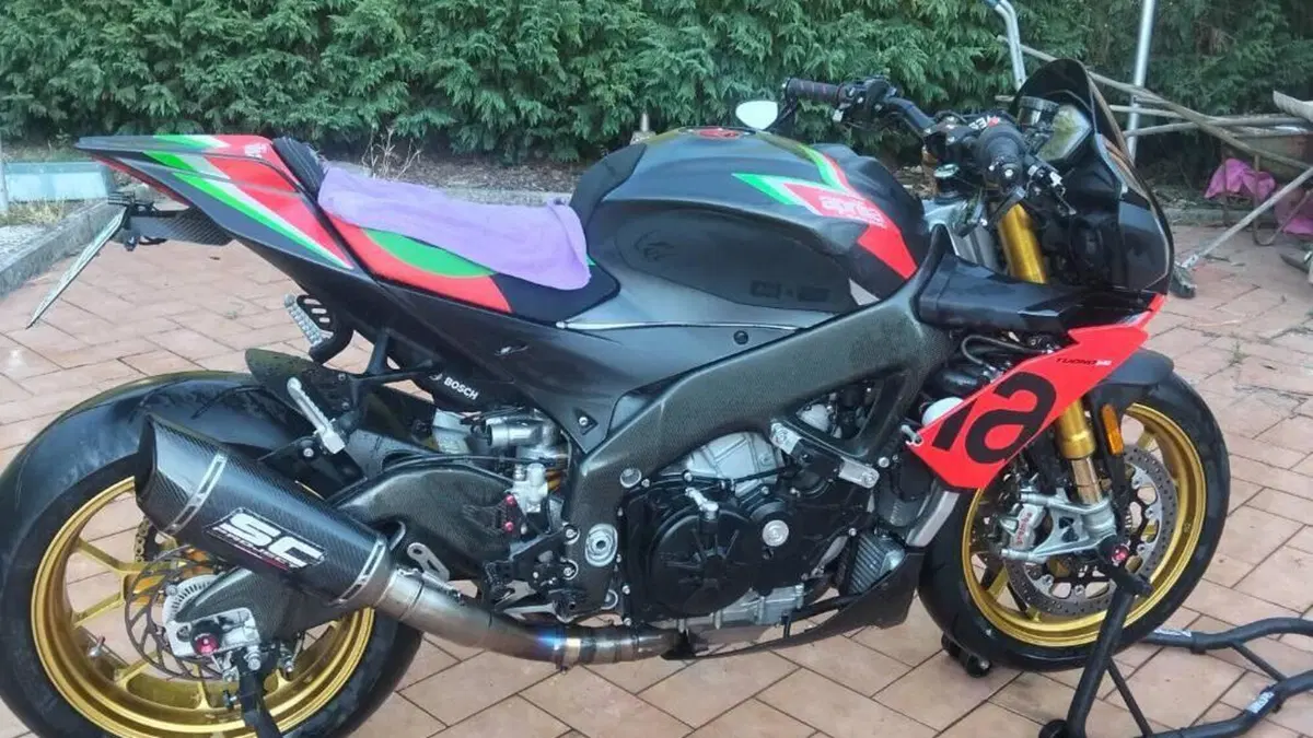 Aprilia Tuono V4 Factory (2019 - 20)  (4)