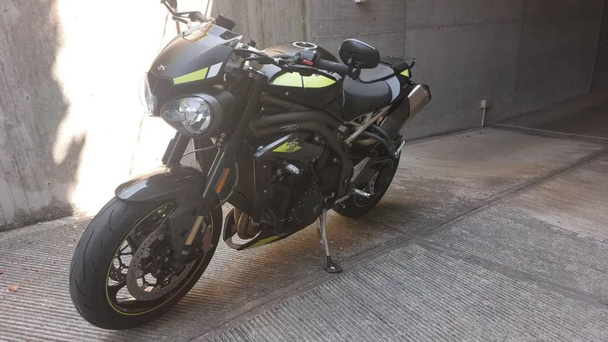 Triumph Speed Triple 1050 RS (2018 - 20)  (3)