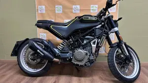 Husqvarna Svartpilen 401 (2018 - 19)  (2)