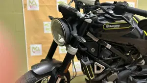Husqvarna Svartpilen 401 (2018 - 19)  (4)