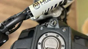 Husqvarna Svartpilen 401 (2018 - 19)  (5)