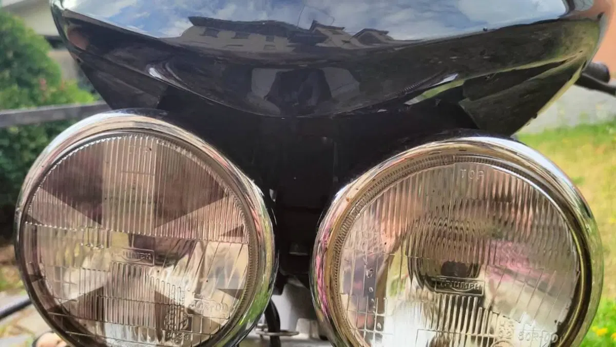 Triumph Speed Triple 955 (2002 - 04)  (2)