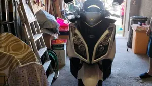 Kymco Downtown 200i (2009 - 16)  (3)
