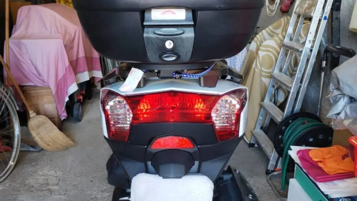 Kymco Downtown 200i (2009 - 16)  (4)