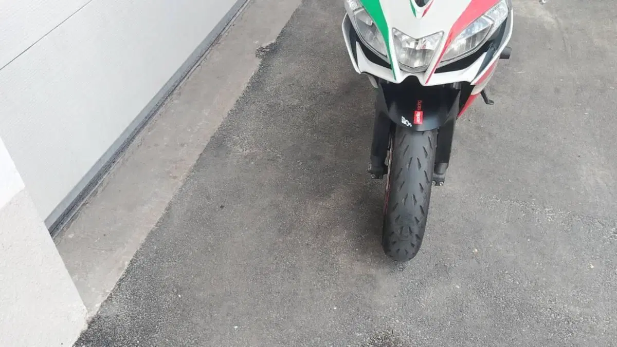 Aprilia RSV4 R (2009 - 12)  (2)