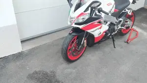 Aprilia RSV4 R (2009 - 12)  (3)