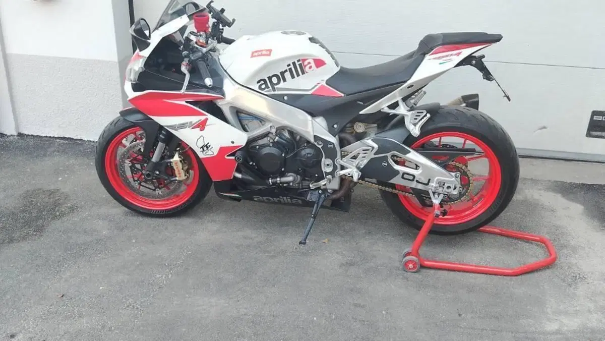Aprilia RSV4 R (2009 - 12)  (4)