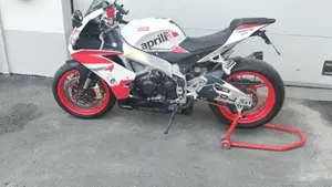 Aprilia RSV4 R (2009 - 12)  (4)