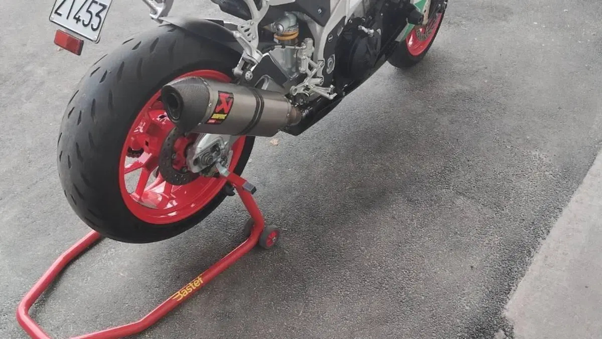 Aprilia RSV4 R (2009 - 12)  (11)