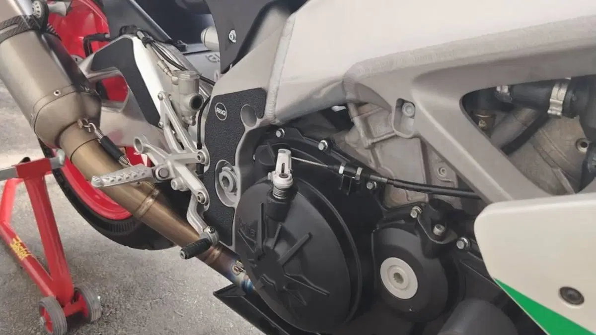Aprilia RSV4 R (2009 - 12)  (13)