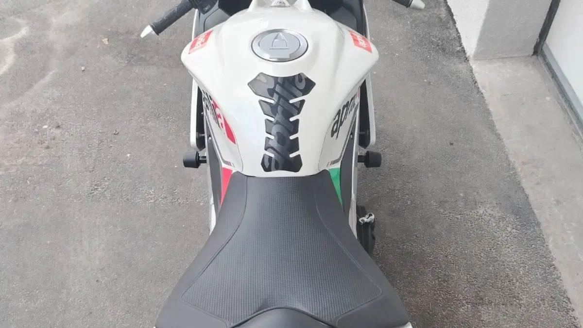 Aprilia RSV4 R (2009 - 12)  (20)