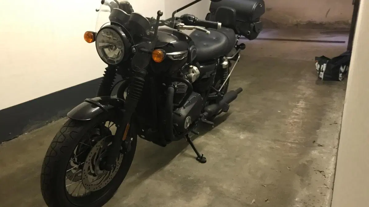 Triumph Bonneville T120 Black (2017 - 20)  (2)
