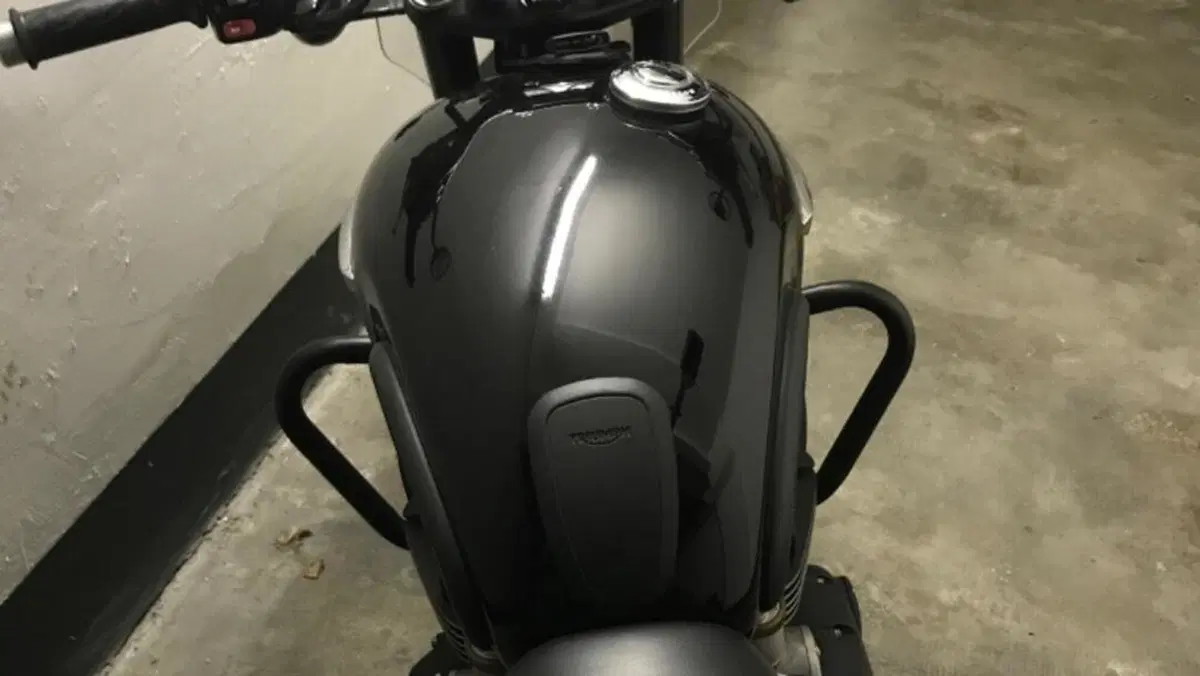 Triumph Bonneville T120 Black (2017 - 20)  (4)
