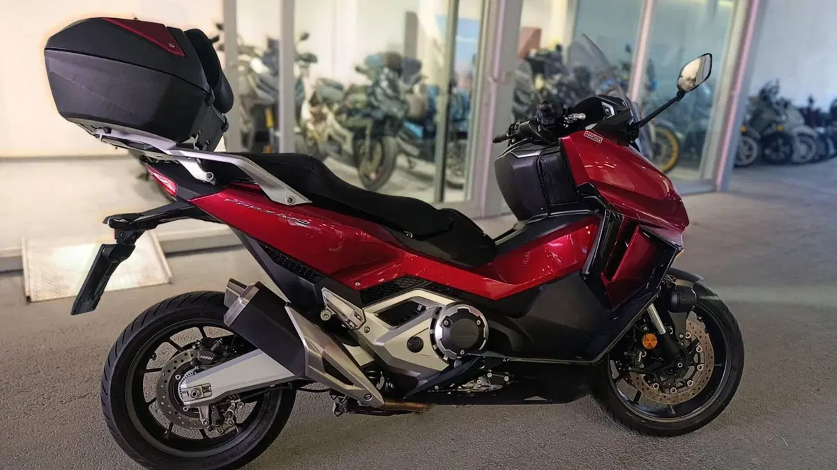 Honda Forza 750 DCT Urban (2021 - 24)  (2)