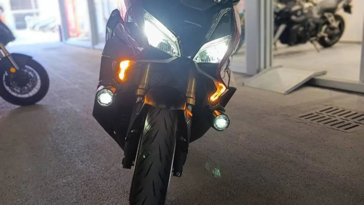 Honda Forza 750 DCT Urban (2021 - 24)  (4)