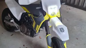 Husqvarna 701 Supermoto (2021)  (2)