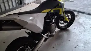Husqvarna 701 Supermoto (2021)  (3)