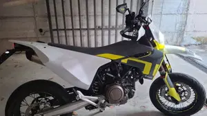 Husqvarna 701 Supermoto (2021)  (5)