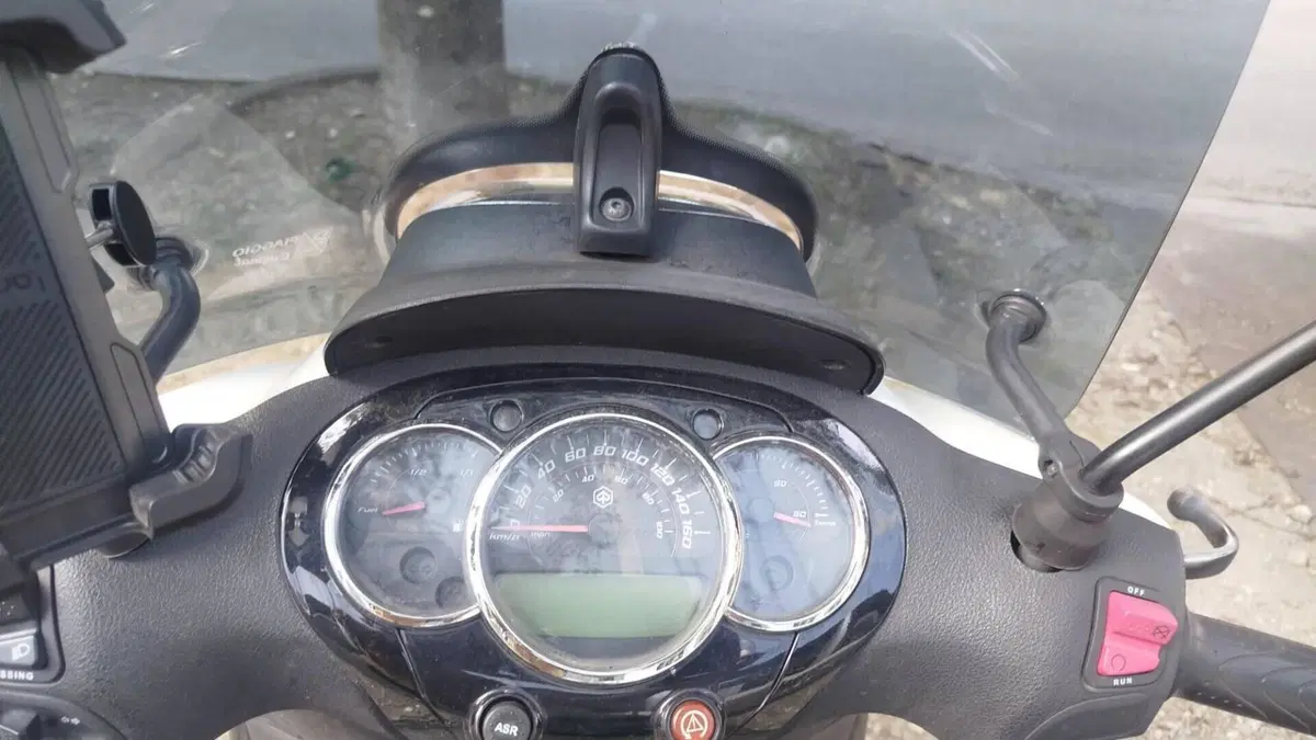 Piaggio Beverly 300 ABS-ASR (2021 - 25)  (4)
